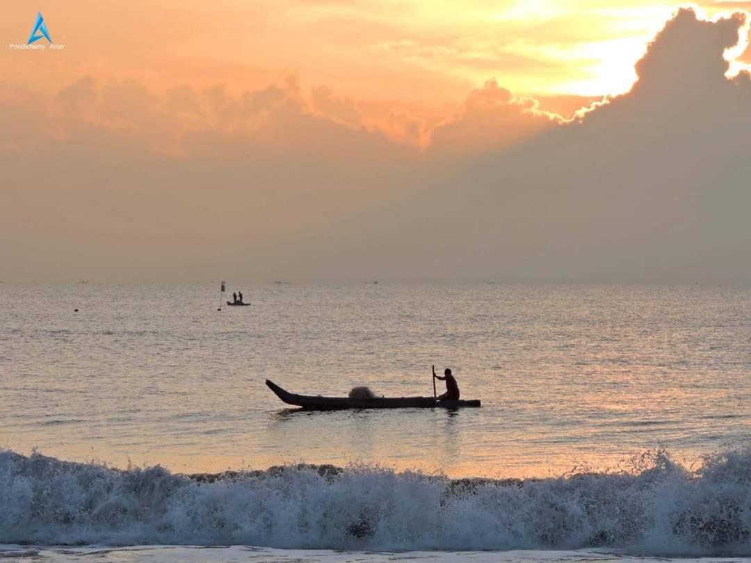 Villa Betty Beach Front Puducherry Buitenkant foto