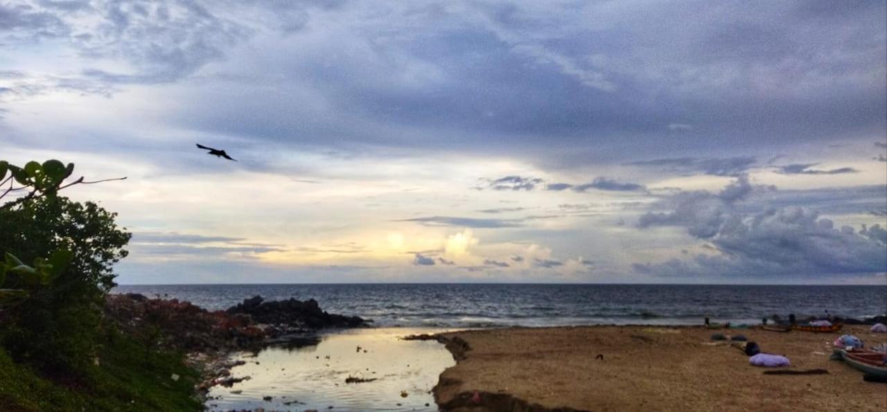 Villa Betty Beach Front Puducherry Buitenkant foto