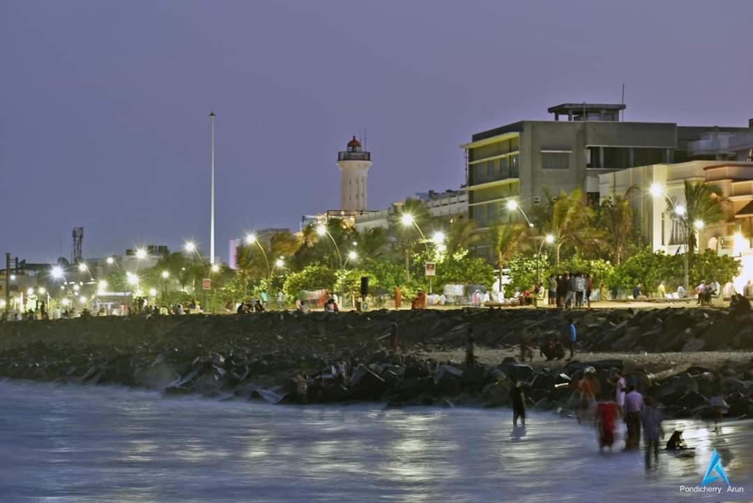 Villa Betty Beach Front Puducherry Buitenkant foto