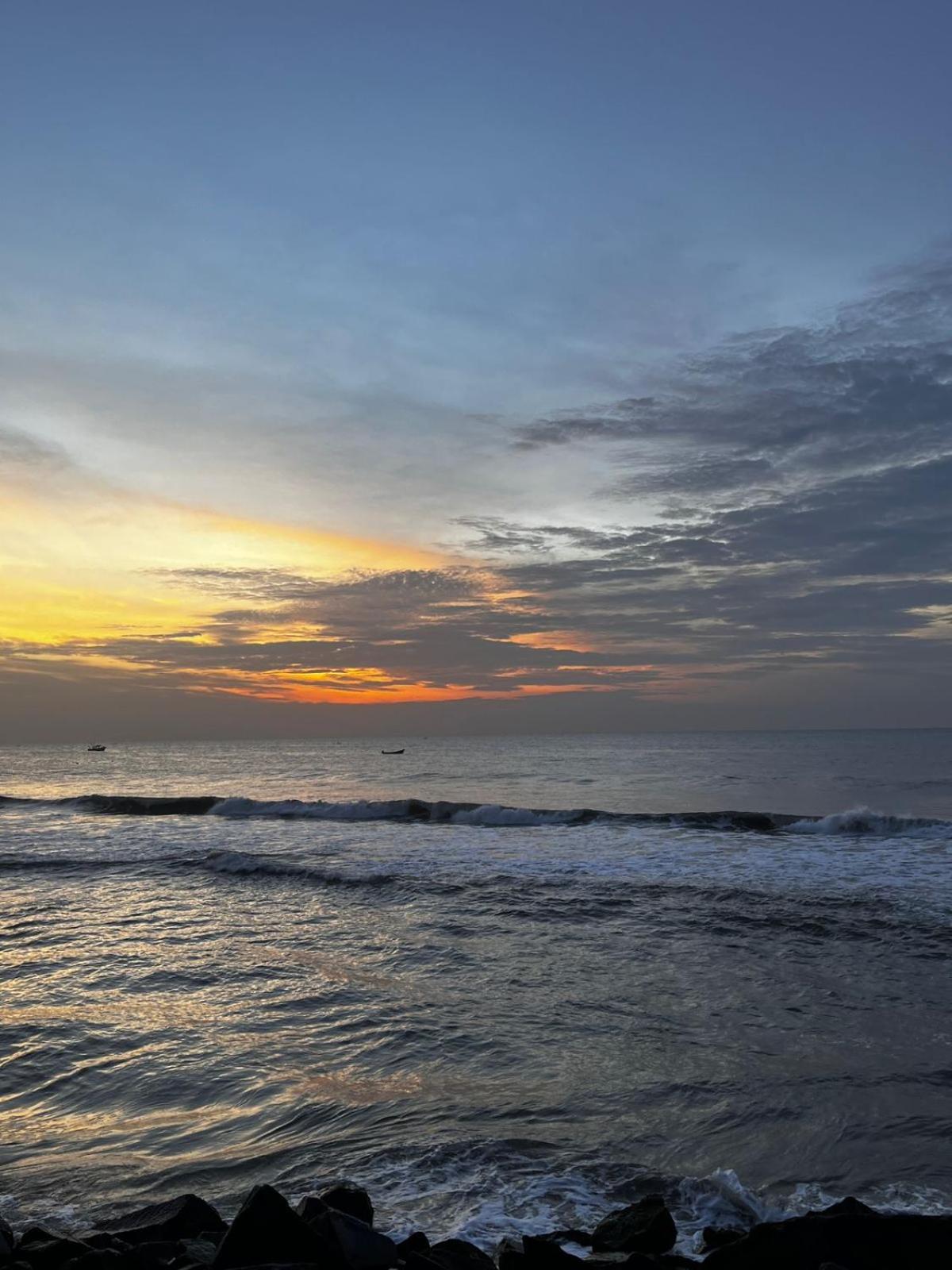 Villa Betty Beach Front Puducherry Buitenkant foto